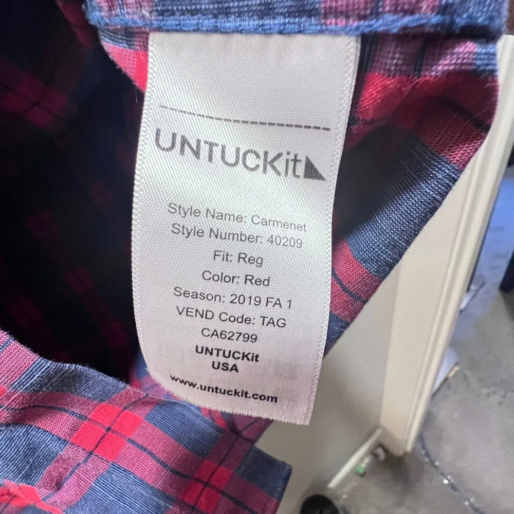 UNTUCKit Men CARMENENT 40209 Medium Long Sleeve Button Down Red Blue Plaid Shirt